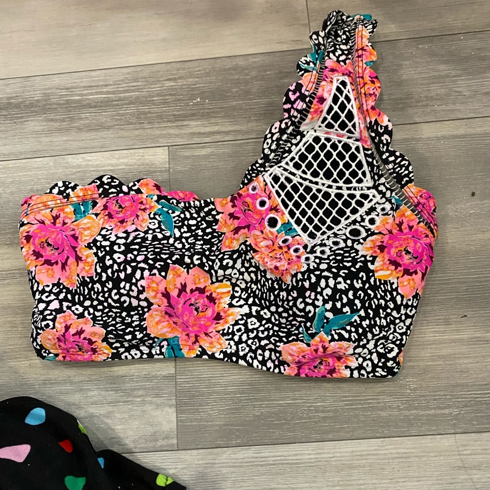 Academy floral/ cheeta bikini!